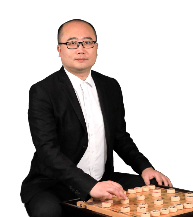 有过象甲联赛主播经验的李鸿嘉,在象棋比赛直播上已经得心应手.