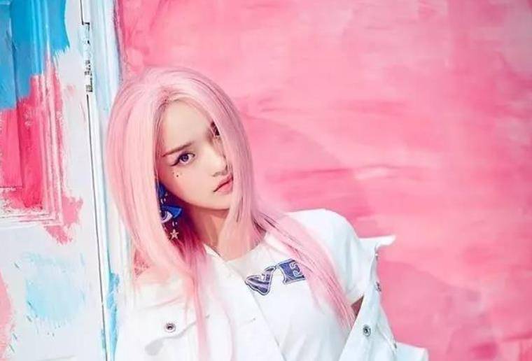 鞠婧祎|9位女星换粉红色头发,雪莉惊艳宋茜好飒,看到鞠婧祎:我无语了
