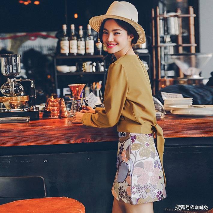 设计|街拍衬衫篇：时尚的穿搭风格，调剂了生活中的枯燥，美出新高度