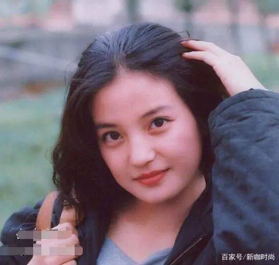 条纹|年轻时的赵薇太迷人，一头短发美眸电力十足，清纯度爆表！