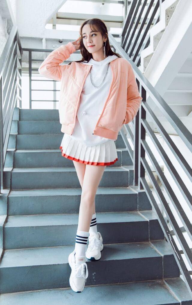 整体|迪丽热巴时尚卫衣穿搭，真的好看到不行