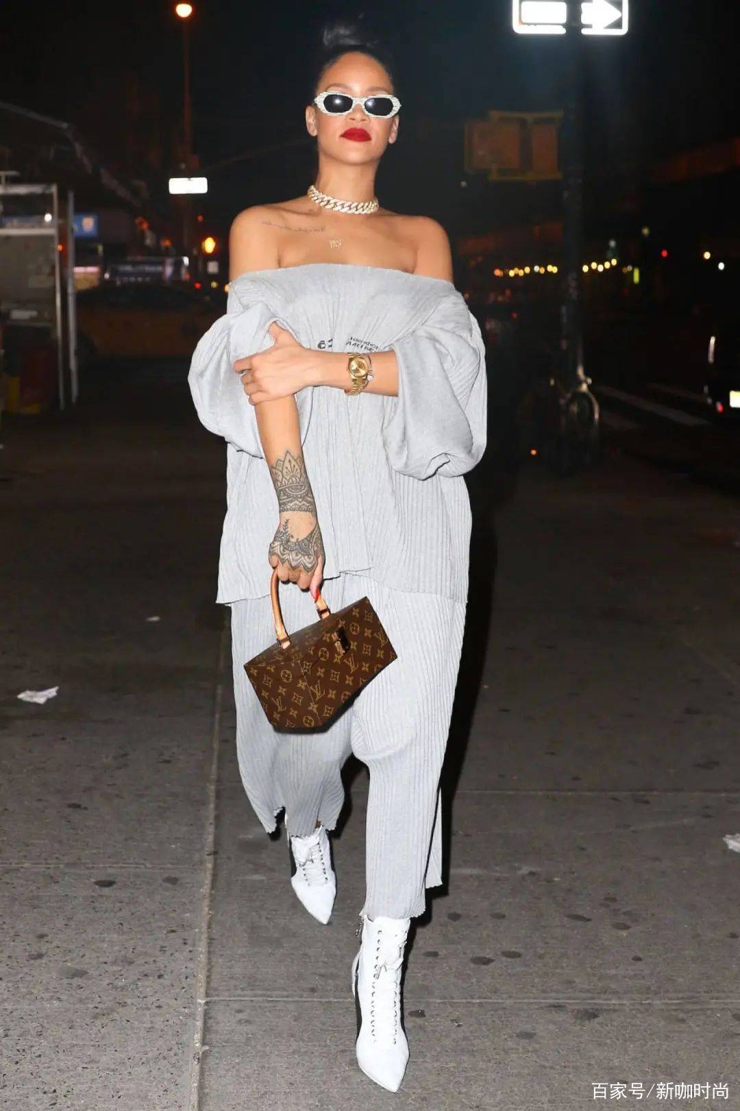 样式|蕾哈娜果然豁得出去，穿男装也就算了，这裤子一言难尽