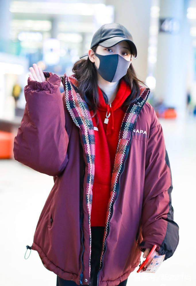 小姑娘|欧阳娜娜把3000多元的外套穿成地摊货，包裹严实差点认成“爷们”