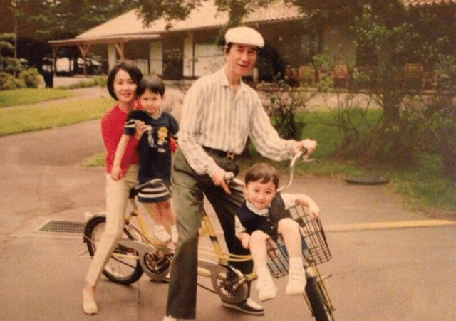 何四太|赌王30年未露面的儿子有何来头,为何四太已认领却托何超琼照顾?