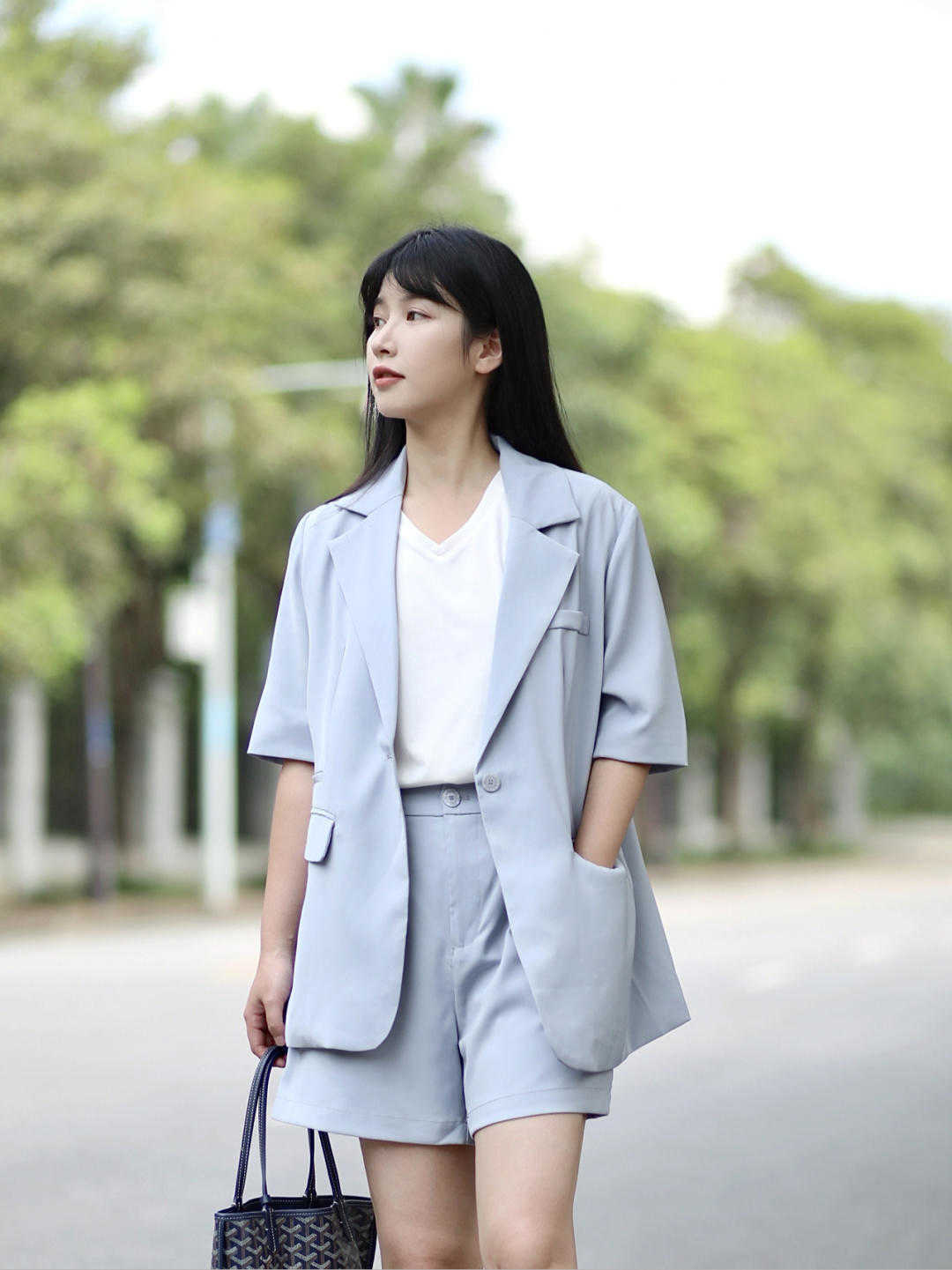 显得|都市女白领这样穿干练时髦，衬衫搭配西装裤简约利落，女神范十足