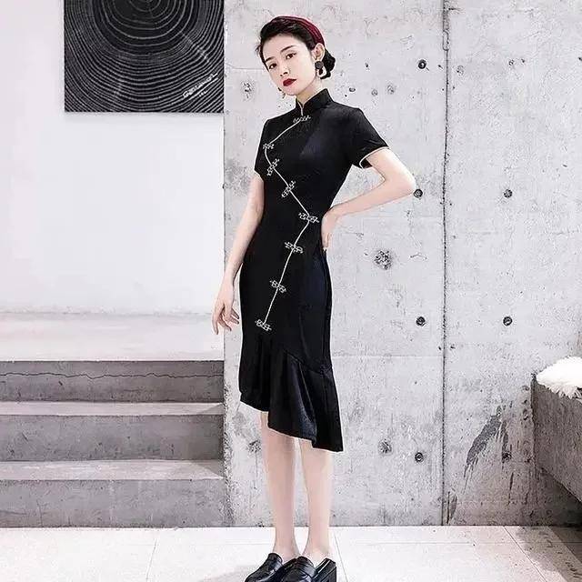 风情|穿旗袍的女人，总让人忍不住多看两眼！