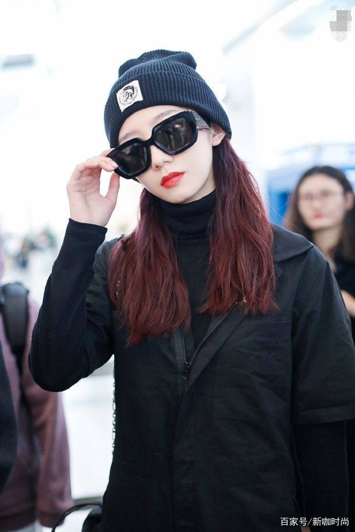 女孩子|想变酷又不显另类！学21岁孟美岐这样穿，遮肉显瘦又显高