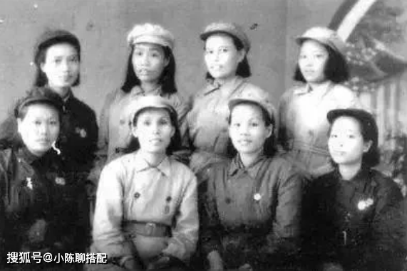 密码|不知道穿什么?去翻奶奶的衣柜,70年前的服装藏着当今的潮流密码