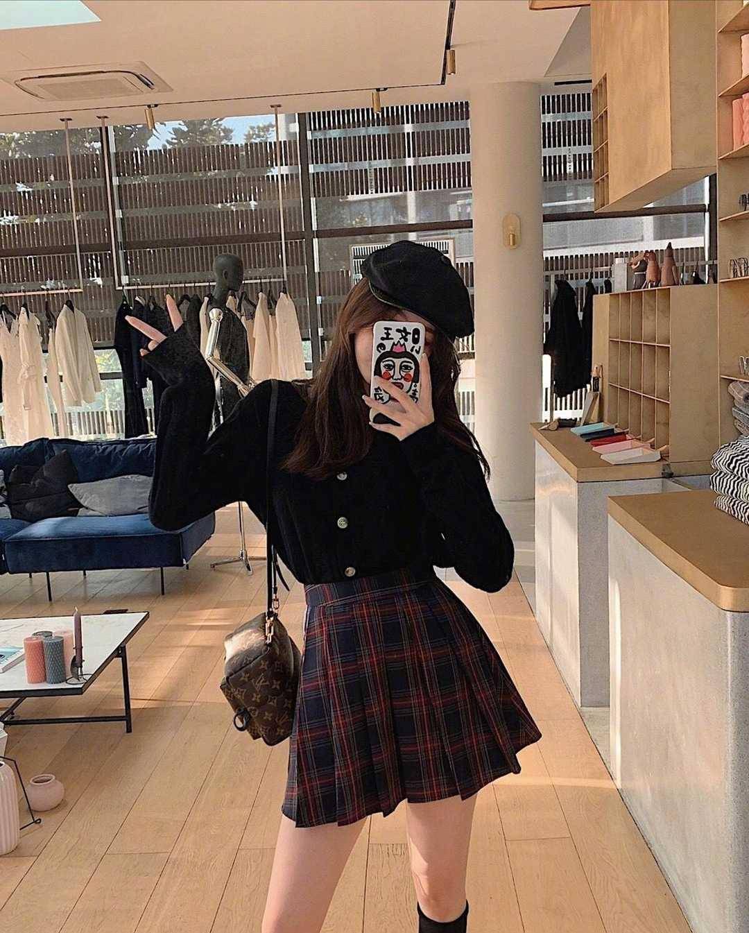显示|张钧甯厉害了！针织衫搭紧身黑色打底裤，配上黑色马丁靴太帅气了