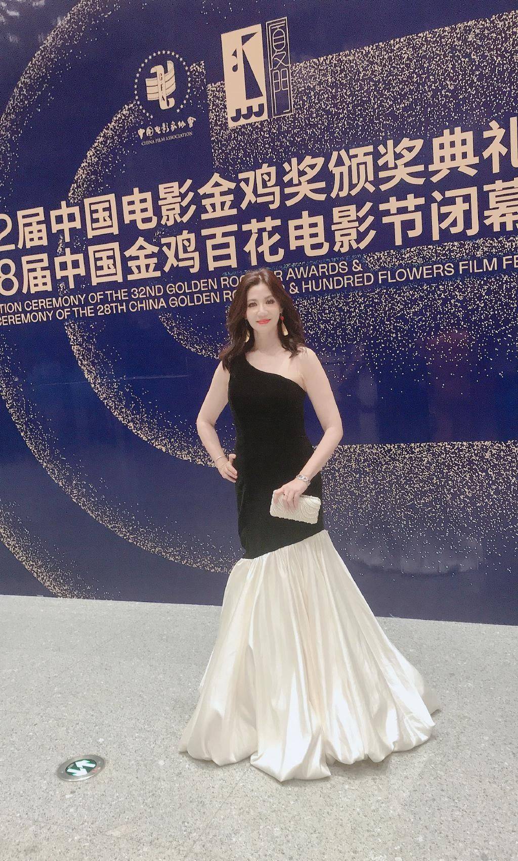 曲线|张光北妻子身材有多好？穿鱼尾裙肚子圆滚滚，曲线却惊艳整个红毯