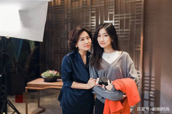 身材|主持人史小诺23岁女儿：细腰长腿长相清纯，与妈妈似姐妹