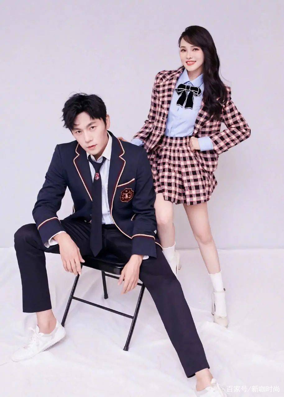 样式|52岁伊能静太敢秀，穿格子“校服裙”活力四射，减龄二十岁都不止