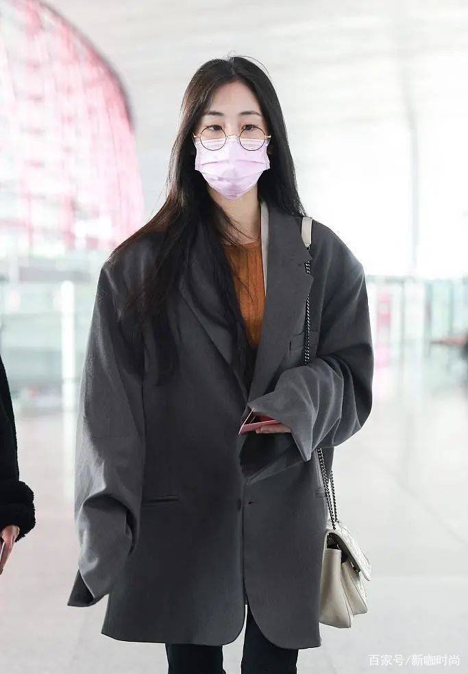 花样|都2021年了，你的小西服也该换花样了，跟着张碧晨学大号西装穿搭