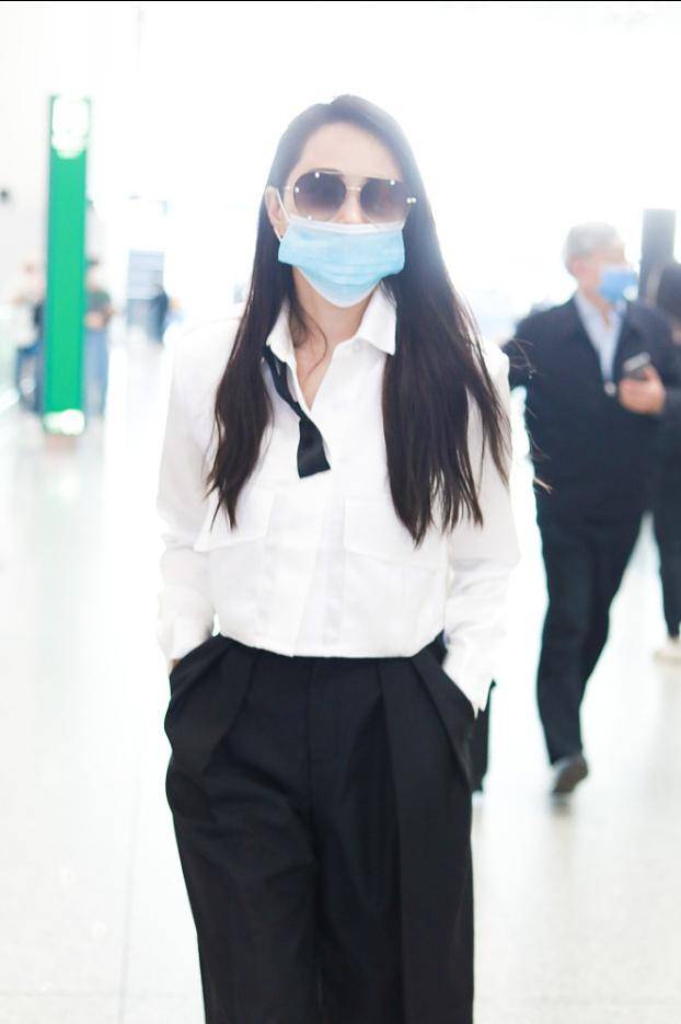 &quot|五十多岁依旧能＂乘风破浪＂，伊能静唱跳皆可，依旧不服老