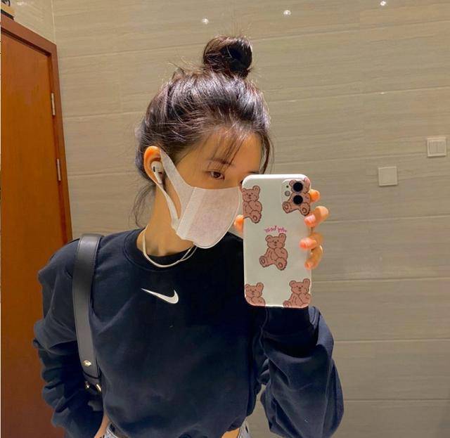 方包来|甜美女孩赵露思，身穿露脐卫衣超吸睛，美炸了！