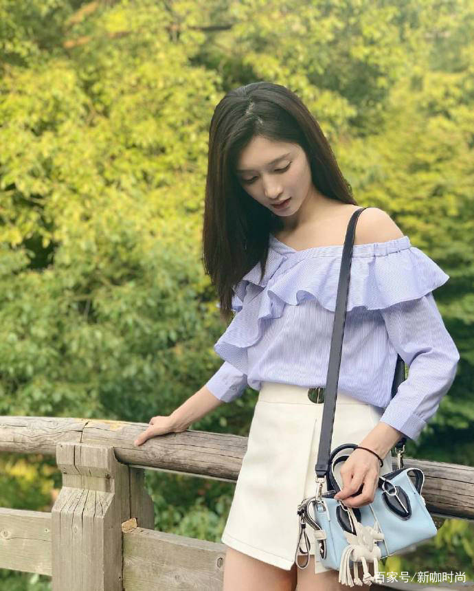 江疏影|32岁江疏影罕见亮相，身材纤细像少女，看到这指甲，你就懂了