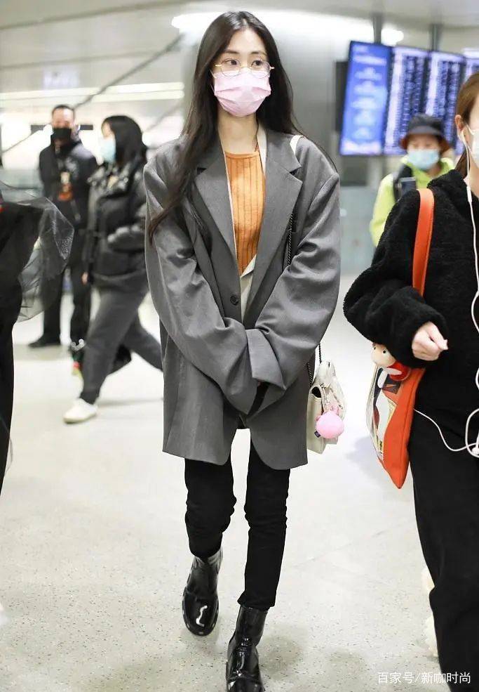 花样|都2021年了，你的小西服也该换花样了，跟着张碧晨学大号西装穿搭