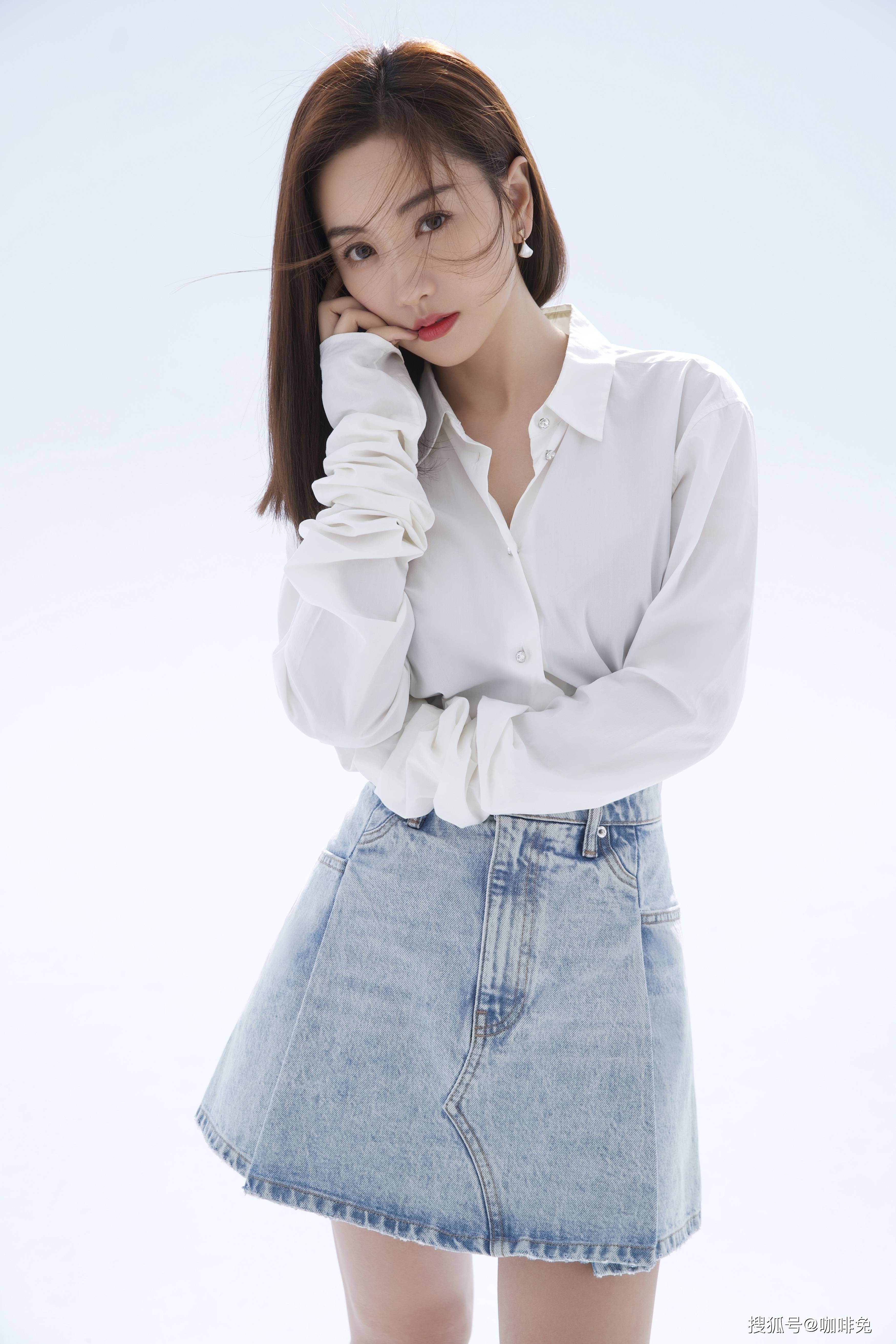 身材|40岁的杨蓉秀时尚，大胆尝试“慵懒风”，简直不要太迷人了