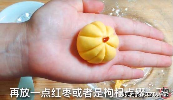 进行|南瓜别再做南瓜饼了,教你做这道早餐,软糯鲜香,孩子很爱吃