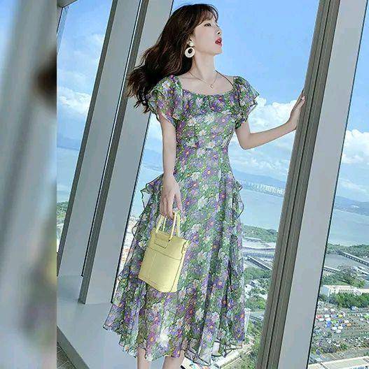 设计|浪漫温柔的碎花连衣裙，甜美荷叶边拼接，透着娇小可人的女人味！