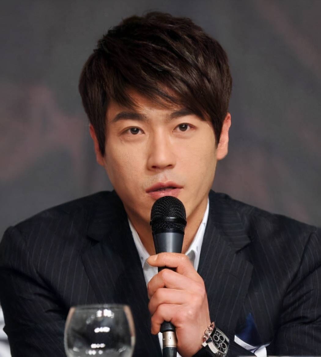 原创他曾是圈中当红男星,如今却成快递员,住在五平方米公寓令人唏嘘