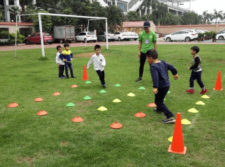 办学|有人建议“将幼儿园列入义务教育”，教育部回应，家长拍手叫好