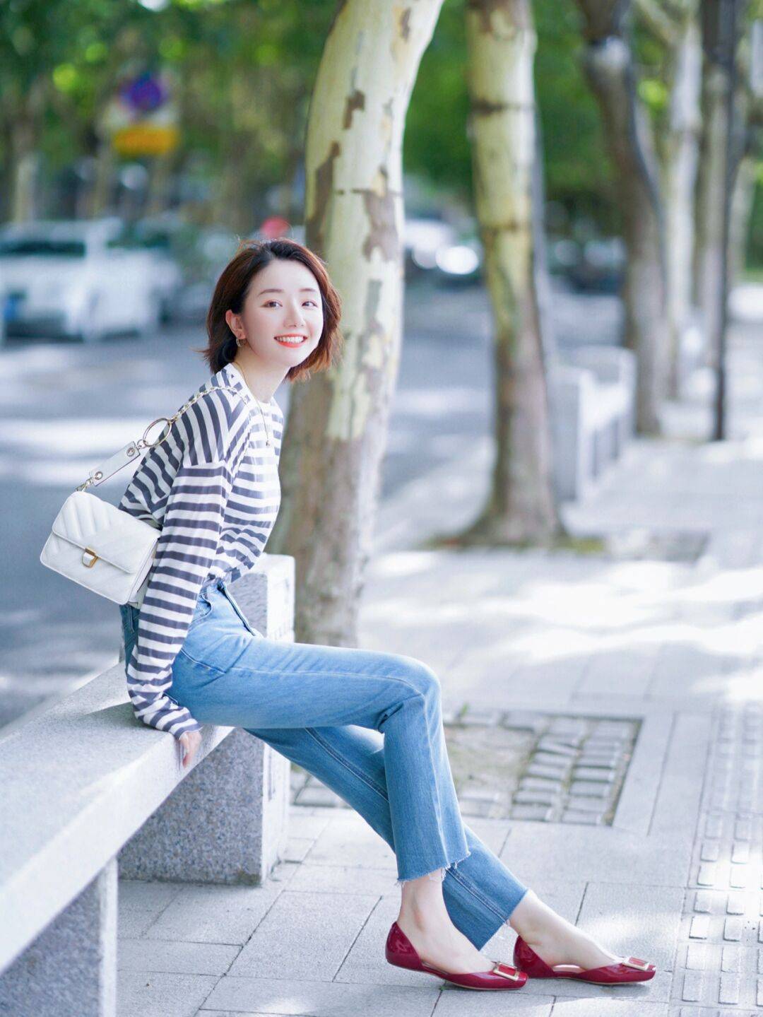 条纹|小个子女生如何穿显高？条纹衫配牛仔裤显瘦还提升气质，高级洋气