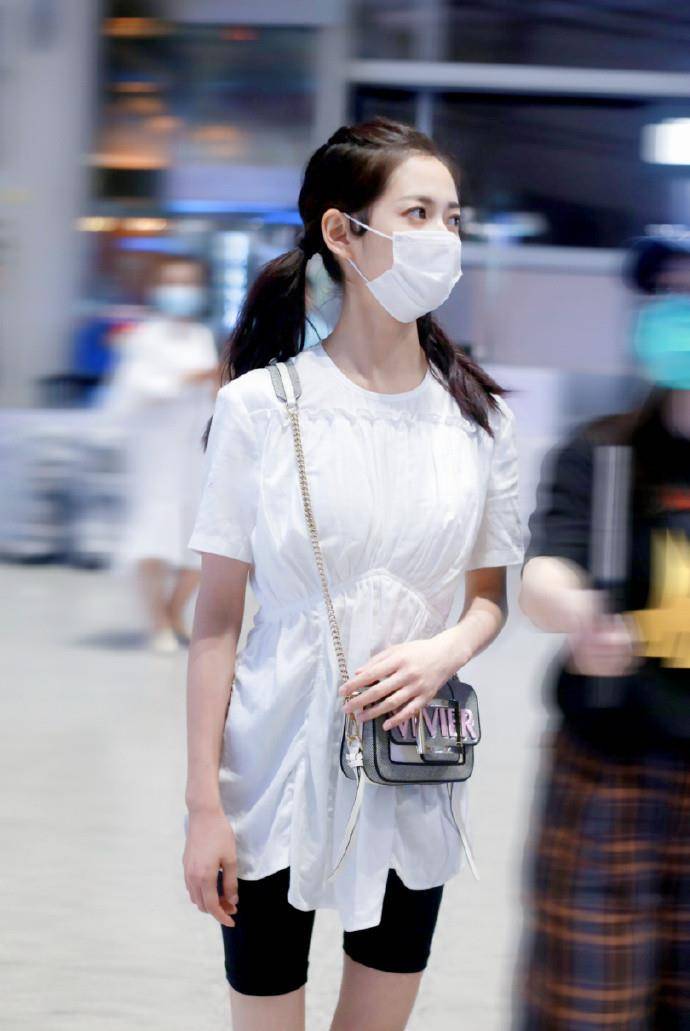 出圈|陈钰琪腿太出圈了吧？穿考验身材的骑行裤也不紧绷，唐嫣真有眼光