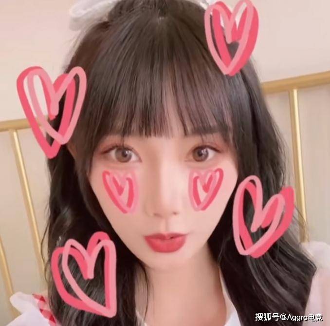 林晚晚再度露脸cos天使却被误认为是苓妹她也是替身之一