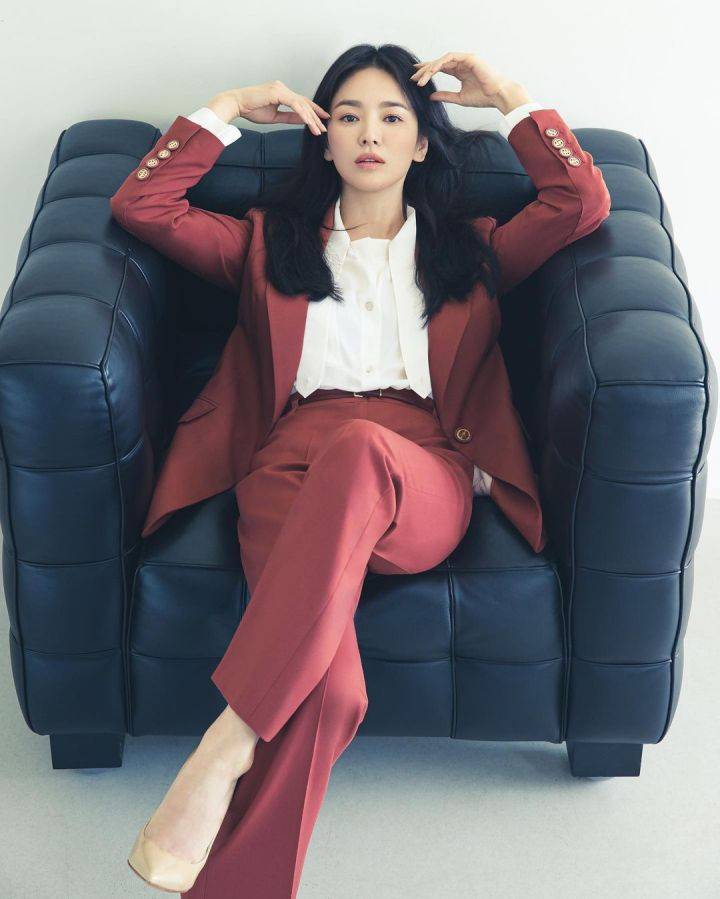 广告|公司里若有这么美的女主管，每天都想去上班！宋慧乔示范干练优雅的职场穿搭