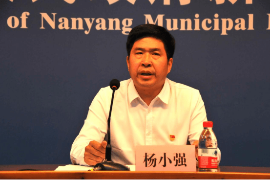 杨小强下一步,我们将重点围绕两个方面的工作重抓重推.