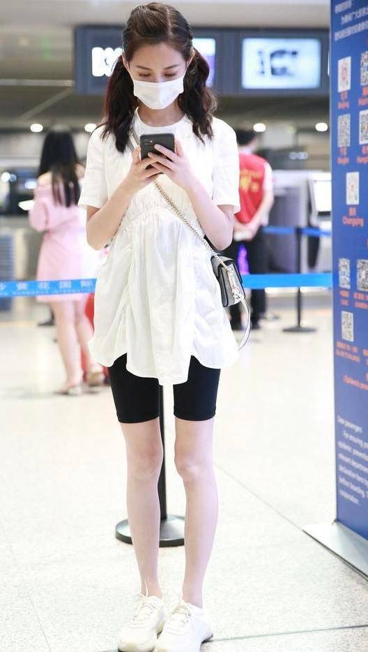 出圈|陈钰琪腿太出圈了吧？穿考验身材的骑行裤也不紧绷，唐嫣真有眼光