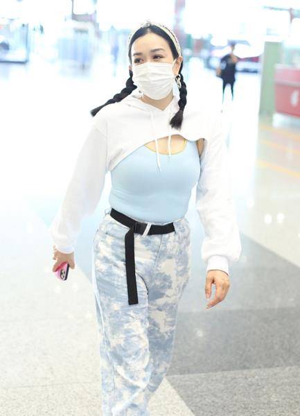 荧光|钟丽缇也太自信了吧，虽然身材胖胖的，也敢穿紧身的衣服