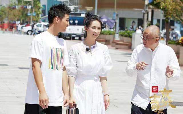 健美|王艳再带儿子录综艺,15岁球球变健美型男,壮实体格太有安全感