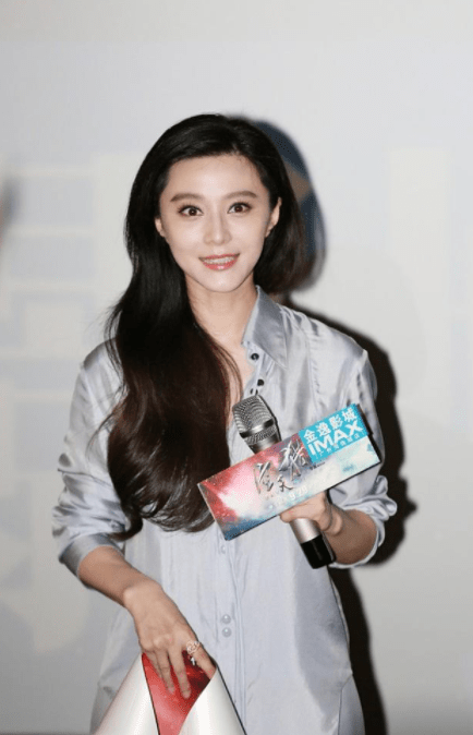 衬衣|范冰冰穿衬衫配背带裤亮相,出门就是焦点,生图根本不用P