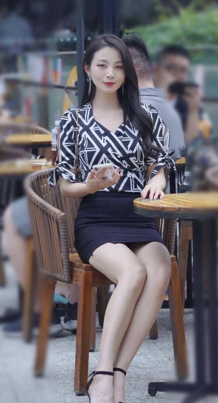 黑色|吴亦凡风波大反转!都美竹回应通报遭嘲,前主持辣评引争议