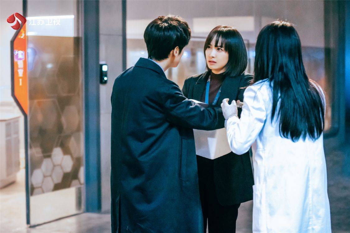 女生|当科研遇上爱情《心跳源计划》高冷女生裘佳宁会如何抉择？