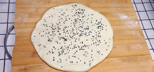 进行|早餐发面“葱花饼”做法,我家隔三差五就做,出锅都不够吃