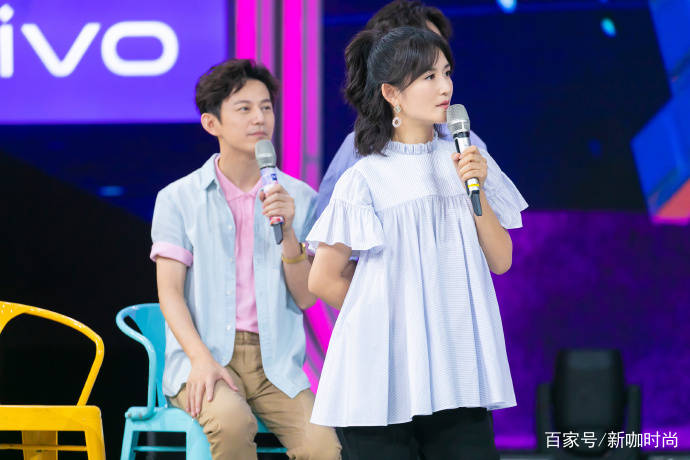 身材|38岁谢娜终于穿对了，黑西装配白内搭，比何炅还显瘦