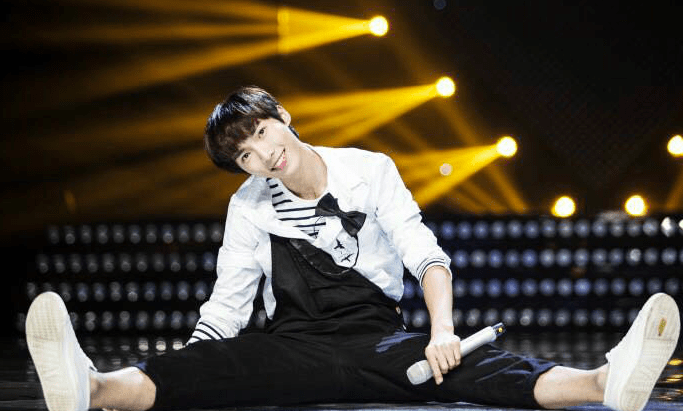 因为|赵磊《第一次》个人演唱会首站落幕，回顾出道史，越努力越幸运