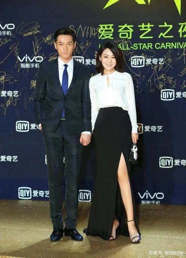 样式|闫妮的年轻态绝了，携女儿拍清新时尚写真，不似母女更像姐妹