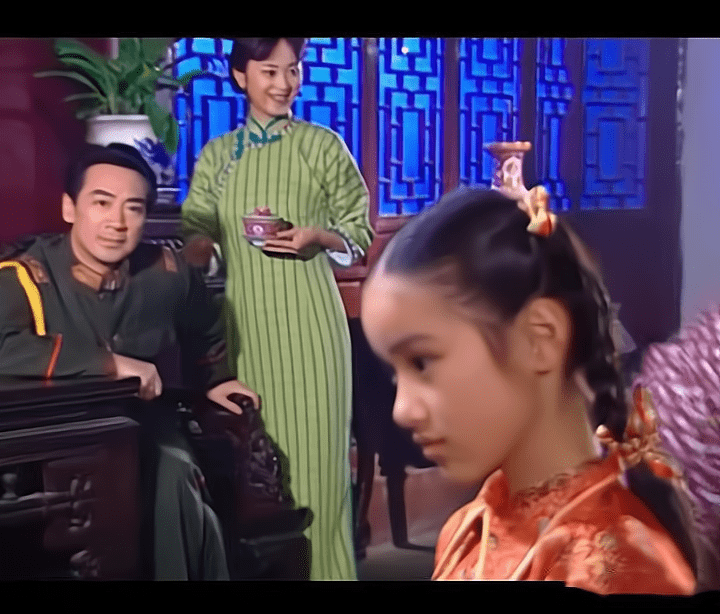 陆振华喜欢她也不仅仅是因为她长得像萍萍,而是那个孩子也是相当的讨