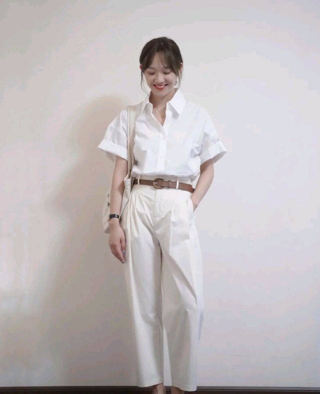 服装|衬衫虽然很简约，但只要会搭配，就能穿出精致的美感