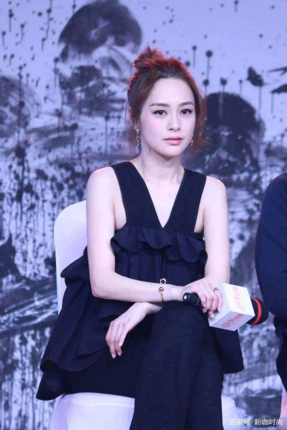 大气|阿娇美得让人陶醉,360度无死角摆拍,脸上却找不到一丝破绽