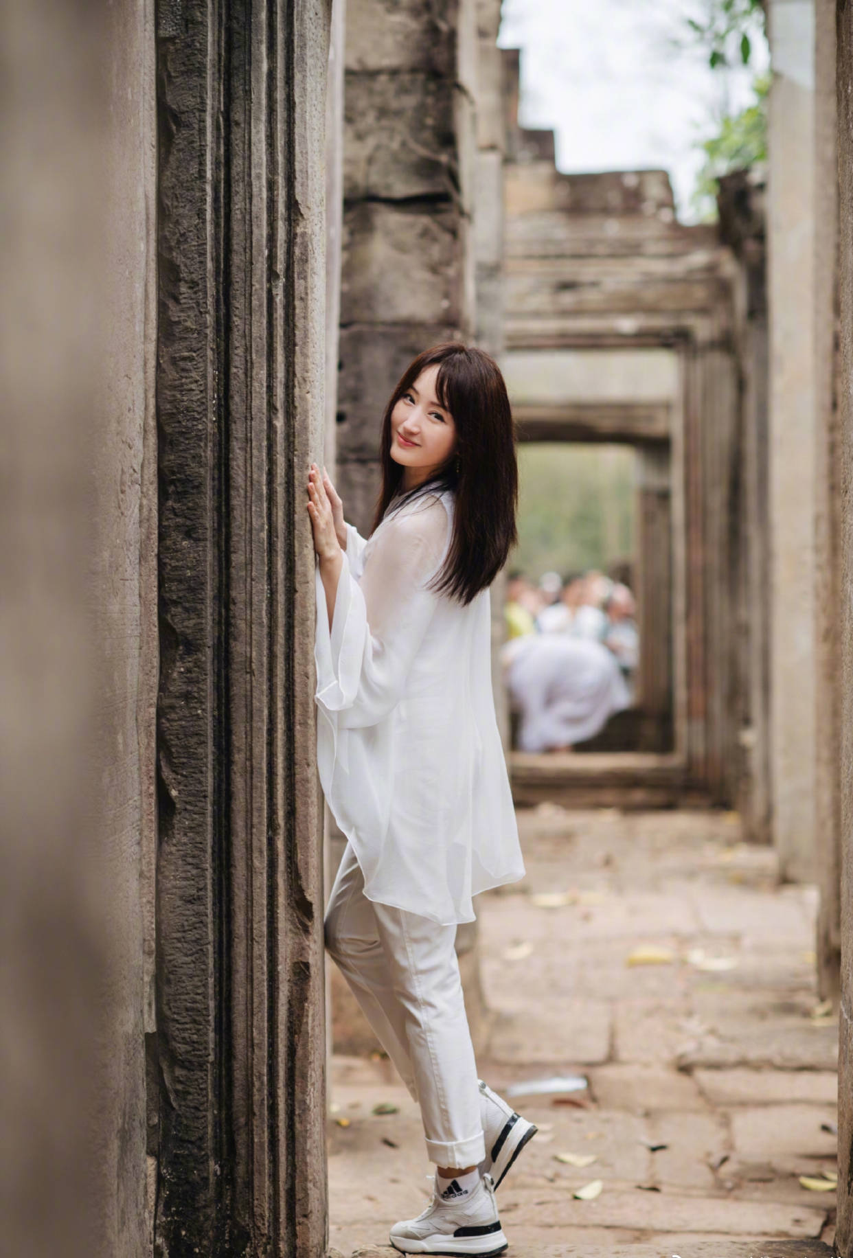 黑色|女人年过半百咋扮嫩，学50岁杨钰莹这样穿，大婶年纪也有少女感