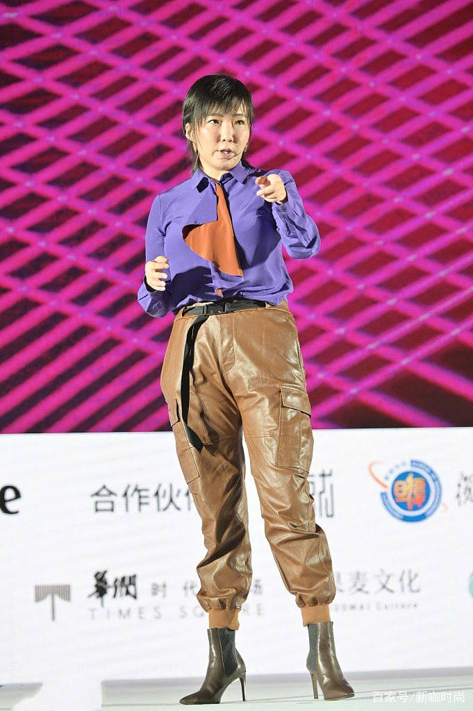 女神|好久不见马薇薇，胖成这样了？一身撞色造型也是蛮大胆
