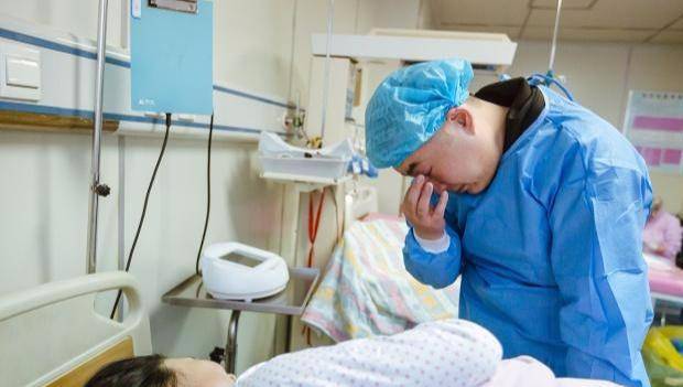 宝爸|罗晋帮唐嫣“坐月子”，这大概才是嫁给爱情最好的样子