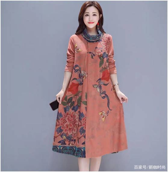 大衣|年初六怎么穿有面子？40岁女人这样搭，气质高雅又显富态
