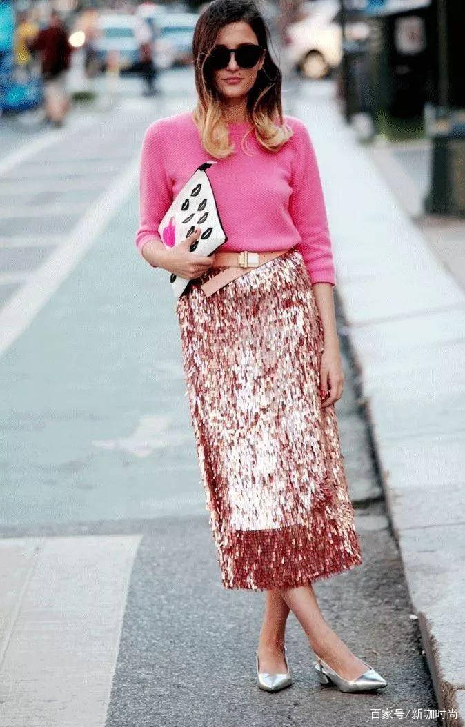 心坎|柳岩真是人间会穿，一袭深V亮片裙闪耀迷人，S型曲线撩到心坎上