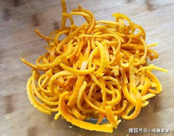 垃圾|橘子皮比肉还珍贵，可惜多数人当垃圾扔掉，做成零食把它变废为宝